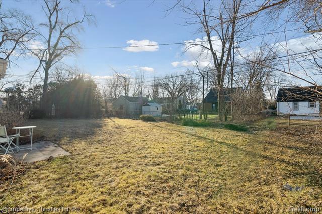 Builiding view forty six for 16975 W 14 Mile, Franklin, MI. 48025