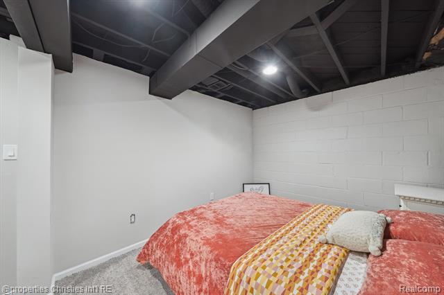 Builiding view thirty nine for 16975 W 14 Mile, Franklin, MI. 48025