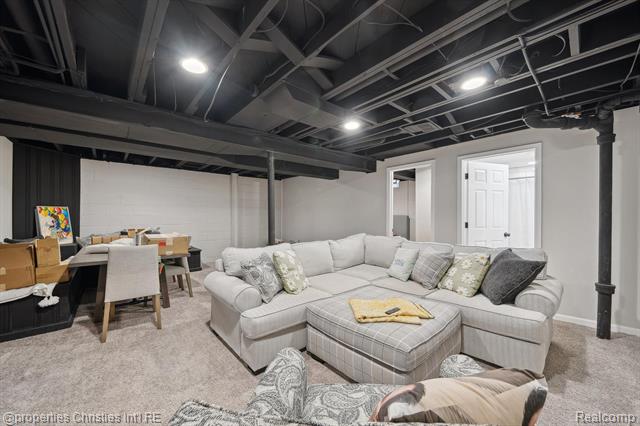 Builiding view thirty six for 16975 W 14 Mile, Franklin, MI. 48025