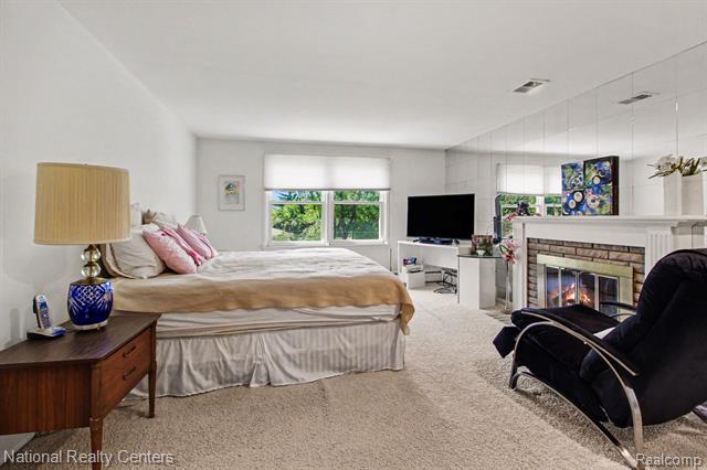 Builiding view fifteen for 5535 Pembury, West Bloomfield, MI. 48322