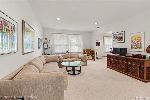 Builiding view five for 5535 Pembury, West Bloomfield, MI. 48322