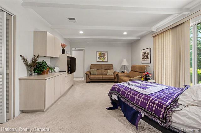 Builiding view seven for 5535 Pembury, West Bloomfield, MI. 48322