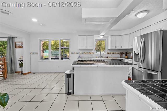 Builiding view eighteen for 28700 W 14 Mile, West Bloomfield, MI. 48322