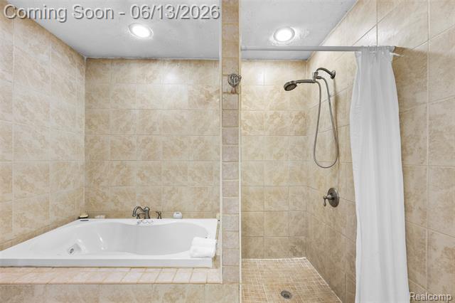 Builiding view forty five for 28700 W 14 Mile, West Bloomfield, MI. 48322