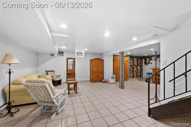 Builiding view forty nine for 28700 W 14 Mile, West Bloomfield, MI. 48322