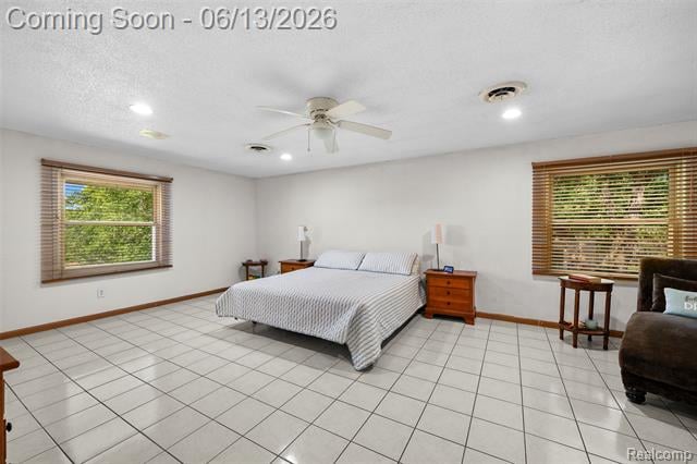Builiding view forty for 28700 W 14 Mile, West Bloomfield, MI. 48322