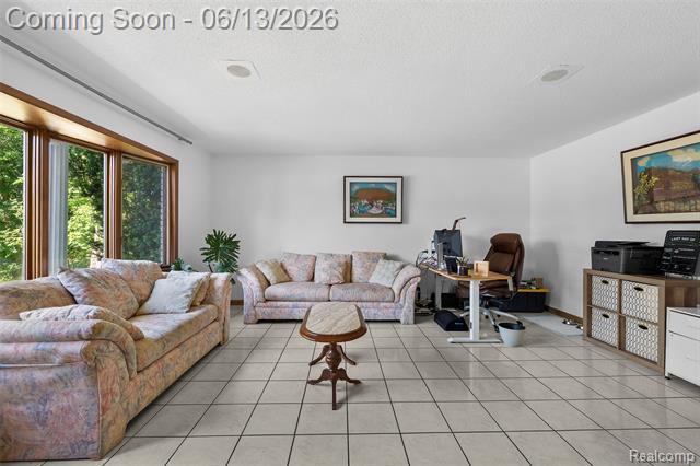 Builiding view fourteen for 28700 W 14 Mile, West Bloomfield, MI. 48322