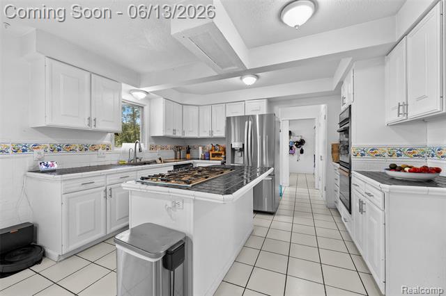 Builiding view nineteen for 28700 W 14 Mile, West Bloomfield, MI. 48322