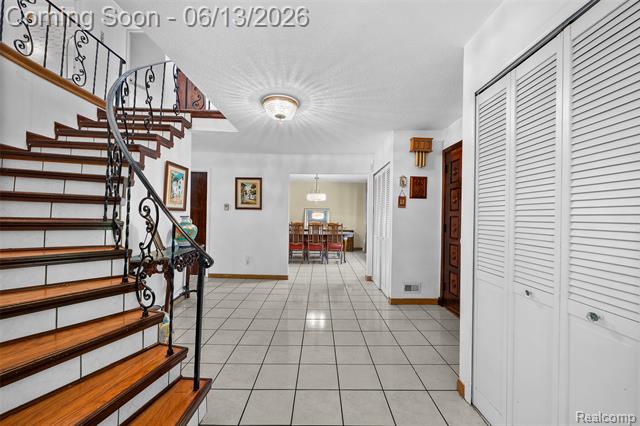 Builiding view twelve for 28700 W 14 Mile, West Bloomfield, MI. 48322