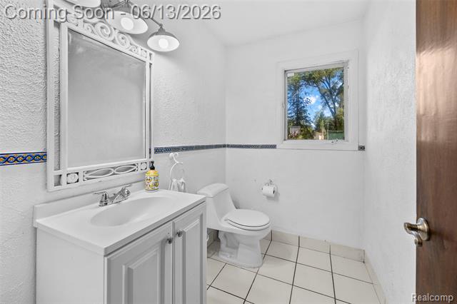Builiding view twenty nine for 28700 W 14 Mile, West Bloomfield, MI. 48322