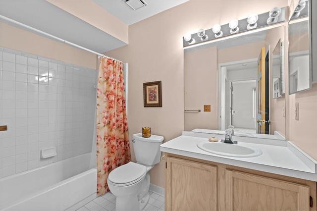 Builiding view nineteen for 44750 Bayview, Novi, MI. 48377