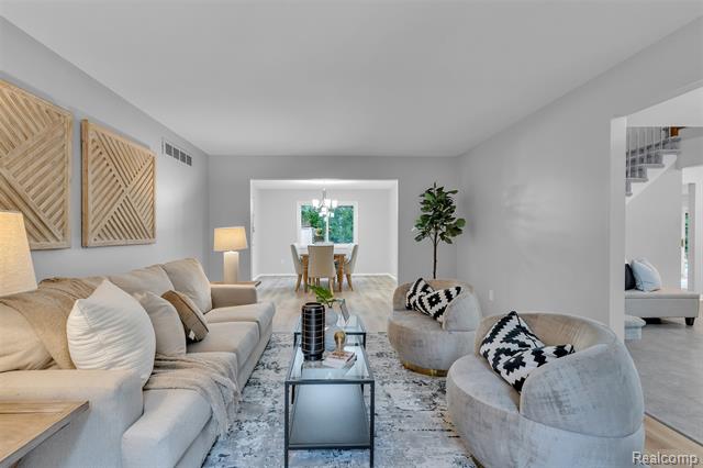 Builiding view eight for 31037 North Park, Farmington, MI. 48331