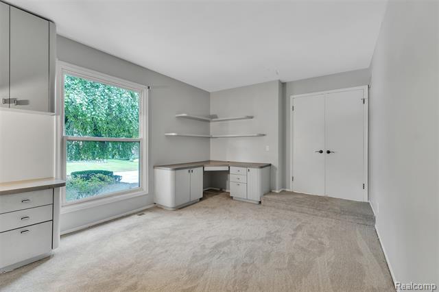 Builiding view five for 31037 North Park, Farmington, MI. 48331