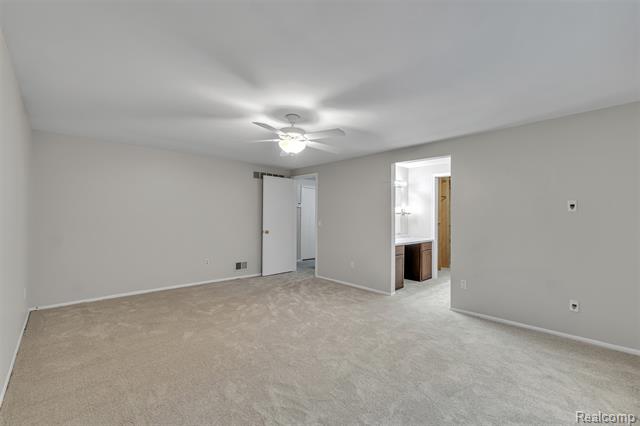 Builiding view forty four for 31037 North Park, Farmington, MI. 48331