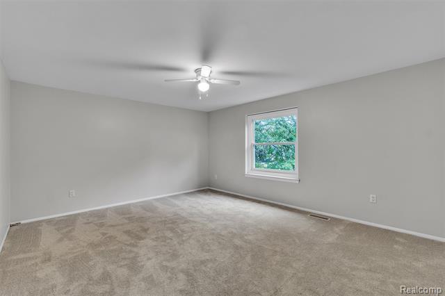 Builiding view forty one for 31037 North Park, Farmington, MI. 48331