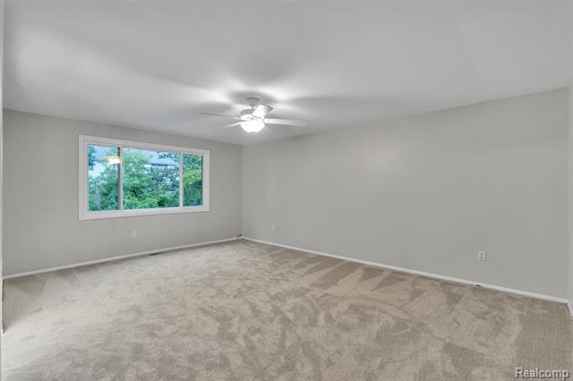 Builiding view forty three for 31037 North Park, Farmington, MI. 48331