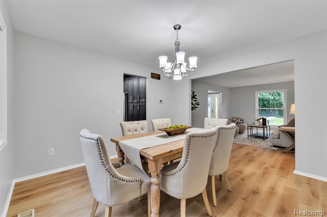 Builiding view fourteen for 31037 North Park, Farmington, MI. 48331