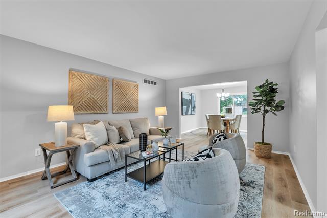 Builiding view seven for 31037 North Park, Farmington, MI. 48331