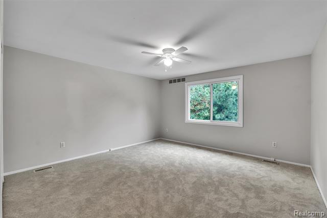 Builiding view thirty five for 31037 North Park, Farmington, MI. 48331