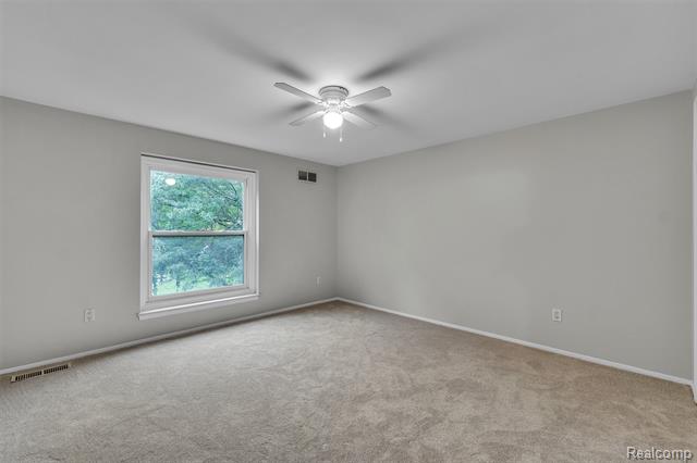 Builiding view thirty seven for 31037 North Park, Farmington, MI. 48331