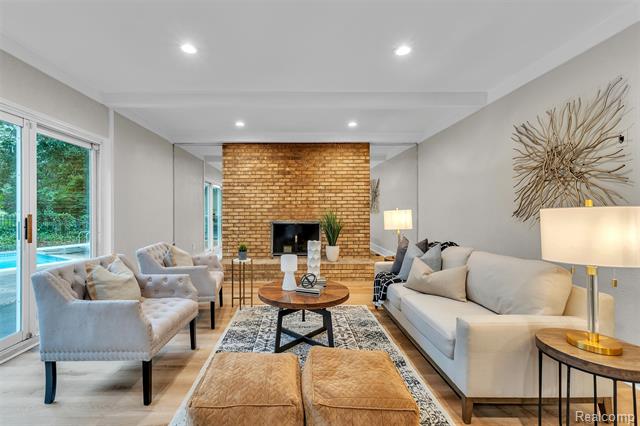 Builiding view twenty eight for 31037 North Park, Farmington, MI. 48331