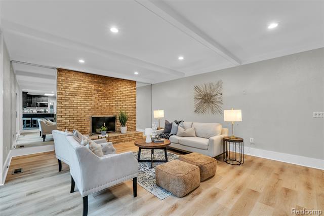 Builiding view twenty seven for 31037 North Park, Farmington, MI. 48331