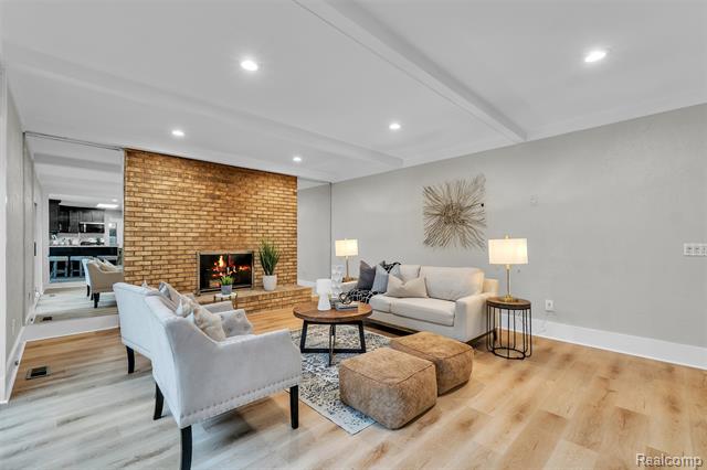 Builiding view twenty six for 31037 North Park, Farmington, MI. 48331