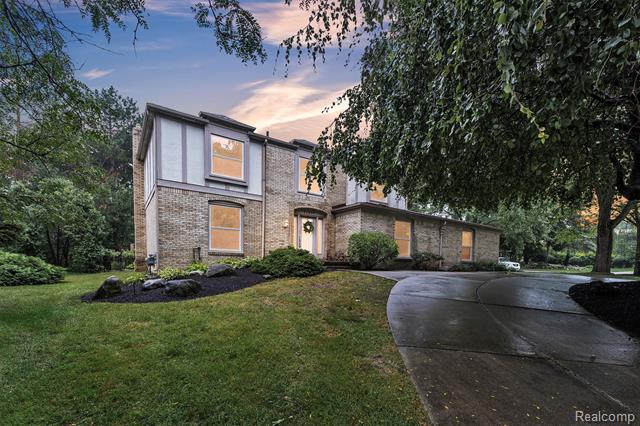 front view for 31037 North Park Dr, Farmington, Mi. 48331