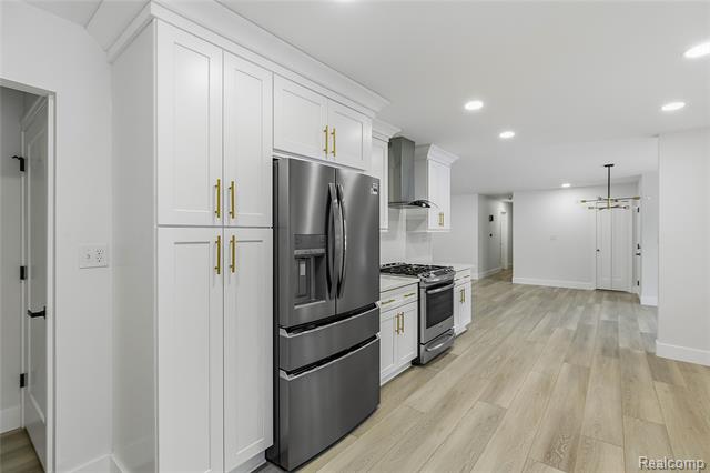 Builiding view eight for 32336 Tareyton, Farmington, MI. 48334