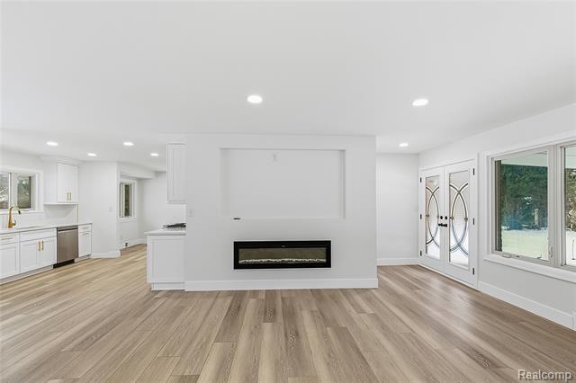 Builiding view five for 32336 Tareyton, Farmington, MI. 48334