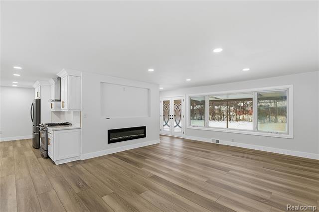 Builiding view four for 32336 Tareyton, Farmington, MI. 48334