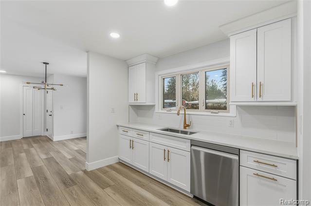 Builiding view nine for 32336 Tareyton, Farmington, MI. 48334