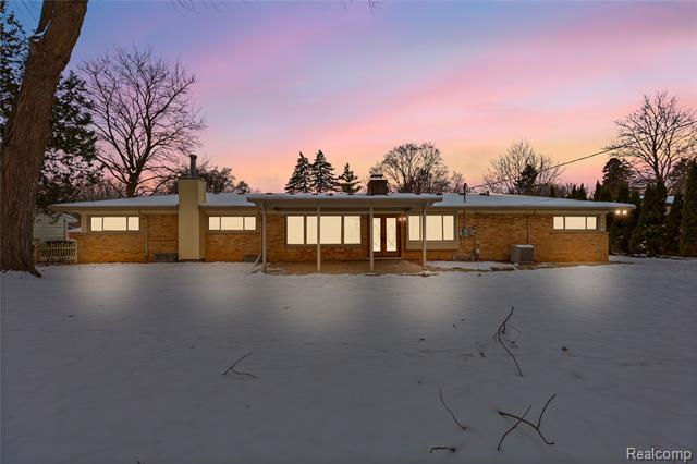 Builiding view one for 32336 Tareyton, Farmington, MI. 48334