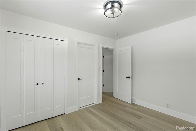 Builiding view seventeen for 32336 Tareyton, Farmington, MI. 48334