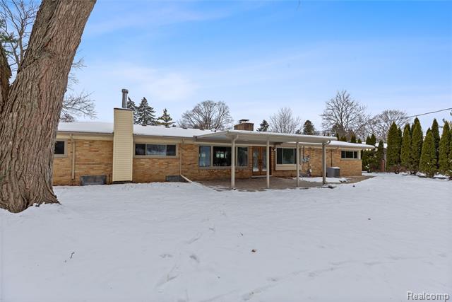 Builiding view thirty four for 32336 Tareyton, Farmington, MI. 48334