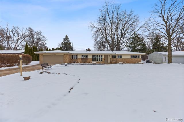 Builiding view thirty six for 32336 Tareyton, Farmington, MI. 48334