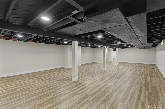 Builiding view thirty for 32336 Tareyton, Farmington, MI. 48334