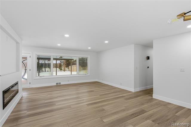 Builiding view three for 32336 Tareyton, Farmington, MI. 48334