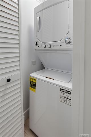 Builiding view twenty four for 32336 Tareyton, Farmington, MI. 48334