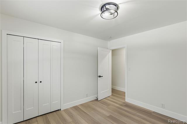 Builiding view twenty one for 32336 Tareyton, Farmington, MI. 48334