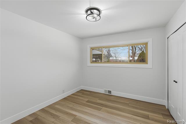 Builiding view twenty for 32336 Tareyton, Farmington, MI. 48334