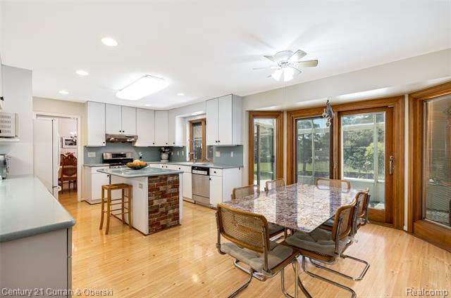 Builiding view fourteen for 31259 Applewood, Farmington, MI. 48331