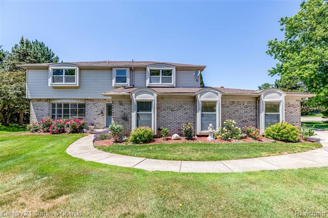 front view for 31259 Applewood Ln, Farmington, Mi. 48331