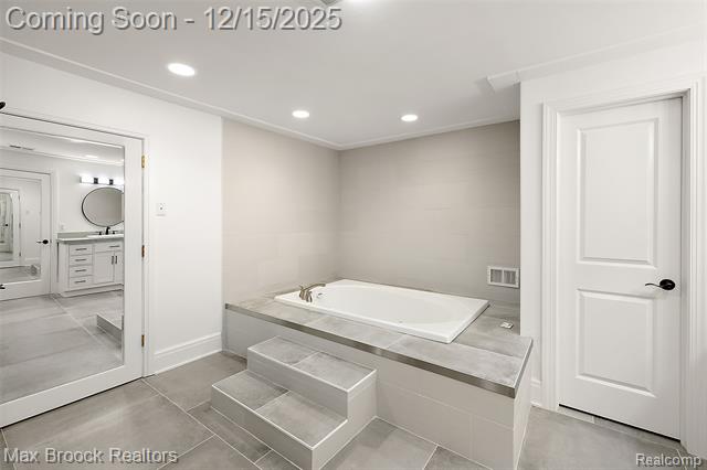 Builiding view fifty for 7515 Hiddenbrook, Bloomfield Hills, MI. 48301