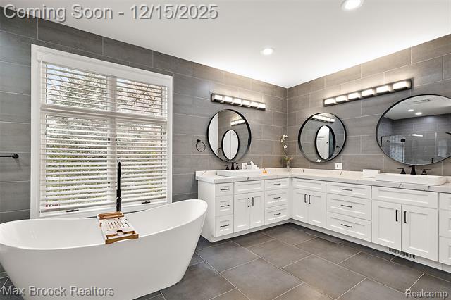 Builiding view seventeen for 7515 Hiddenbrook, Bloomfield Hills, MI. 48301