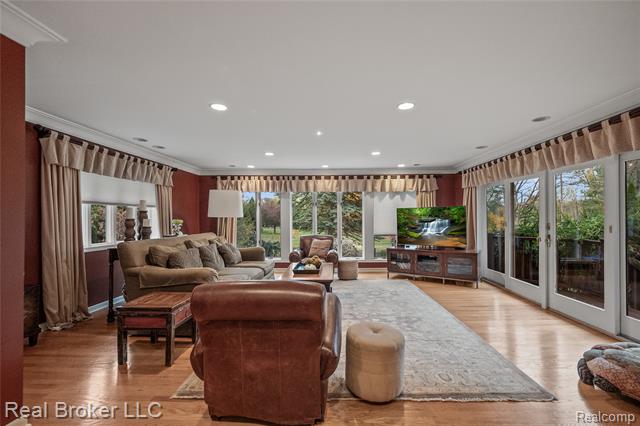 Builiding view eight for 7357 W Greenwich, Bloomfield Hills, MI. 48301