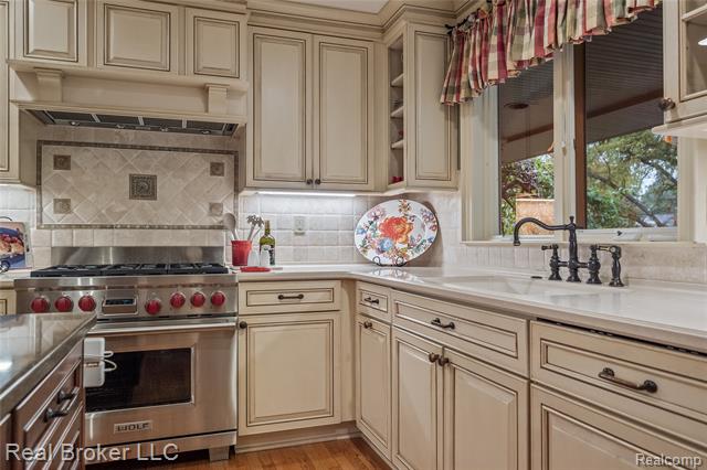 Builiding view five for 7357 W Greenwich, Bloomfield Hills, MI. 48301