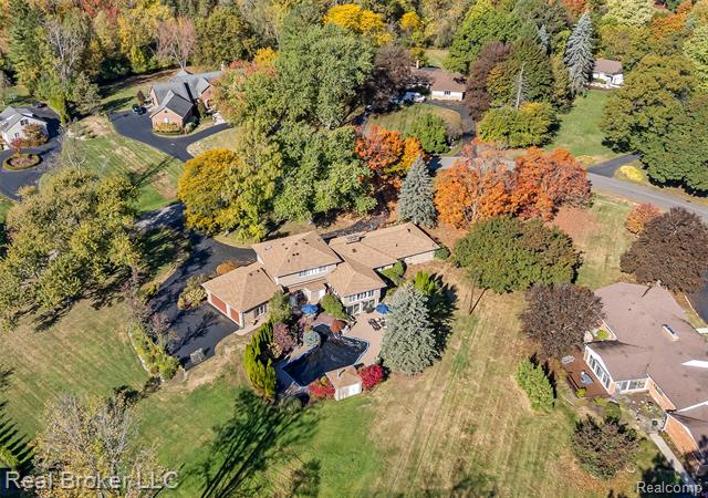 Builiding view forty five for 7357 W Greenwich, Bloomfield Hills, MI. 48301