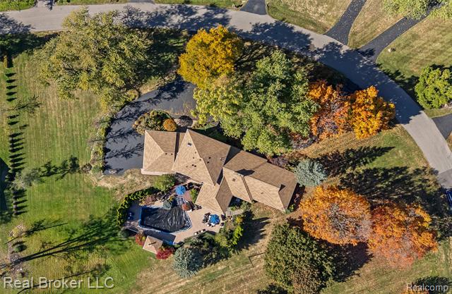 Builiding view forty four for 7357 W Greenwich, Bloomfield Hills, MI. 48301