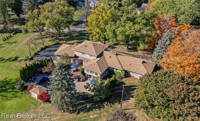 Builiding view forty six for 7357 W Greenwich, Bloomfield Hills, MI. 48301